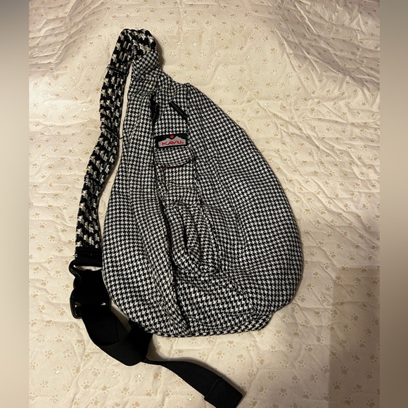 Kavu Bags Kavu Original Rope Sling Pack Houndstooth Pattern Poshmark